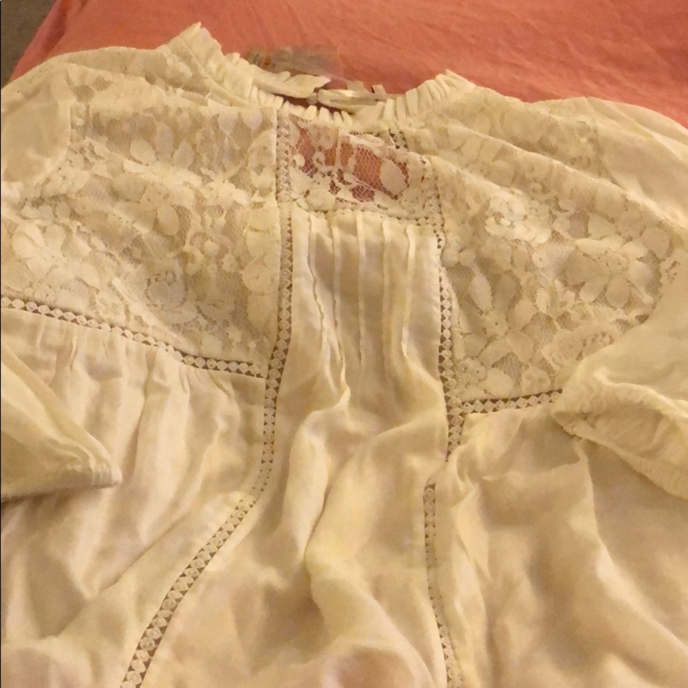 Red Camel White Blouse Size Small